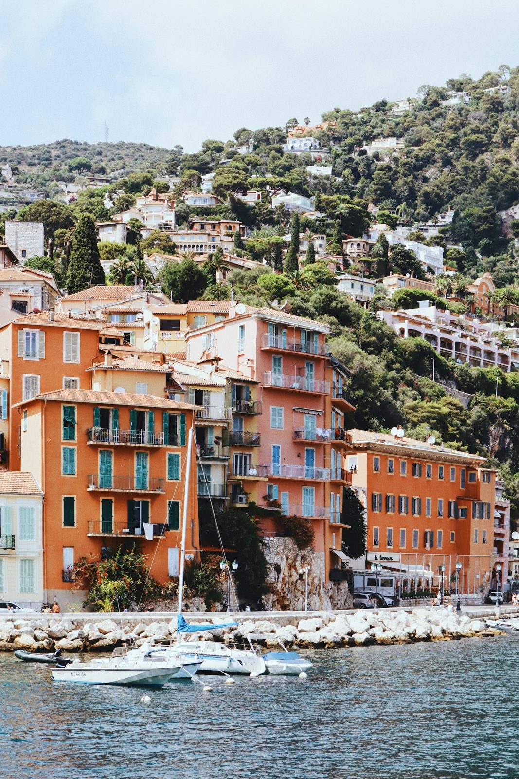 Un borgo colorato sulla Riviera ligure